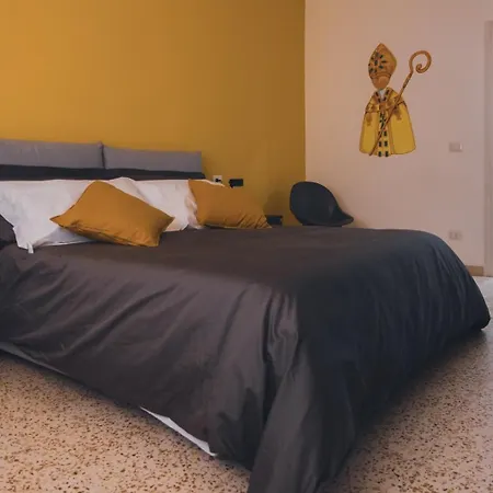 La Casa Tra I Monumenti Apartman Nápoly