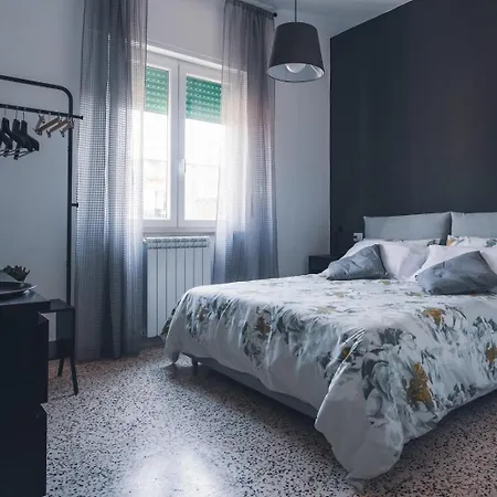 La Casa Tra I Monumenti